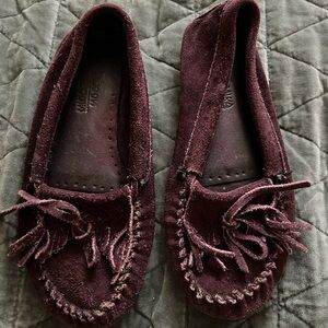 Minnetonka Kilty Women's Suede Moccasins - Purple
